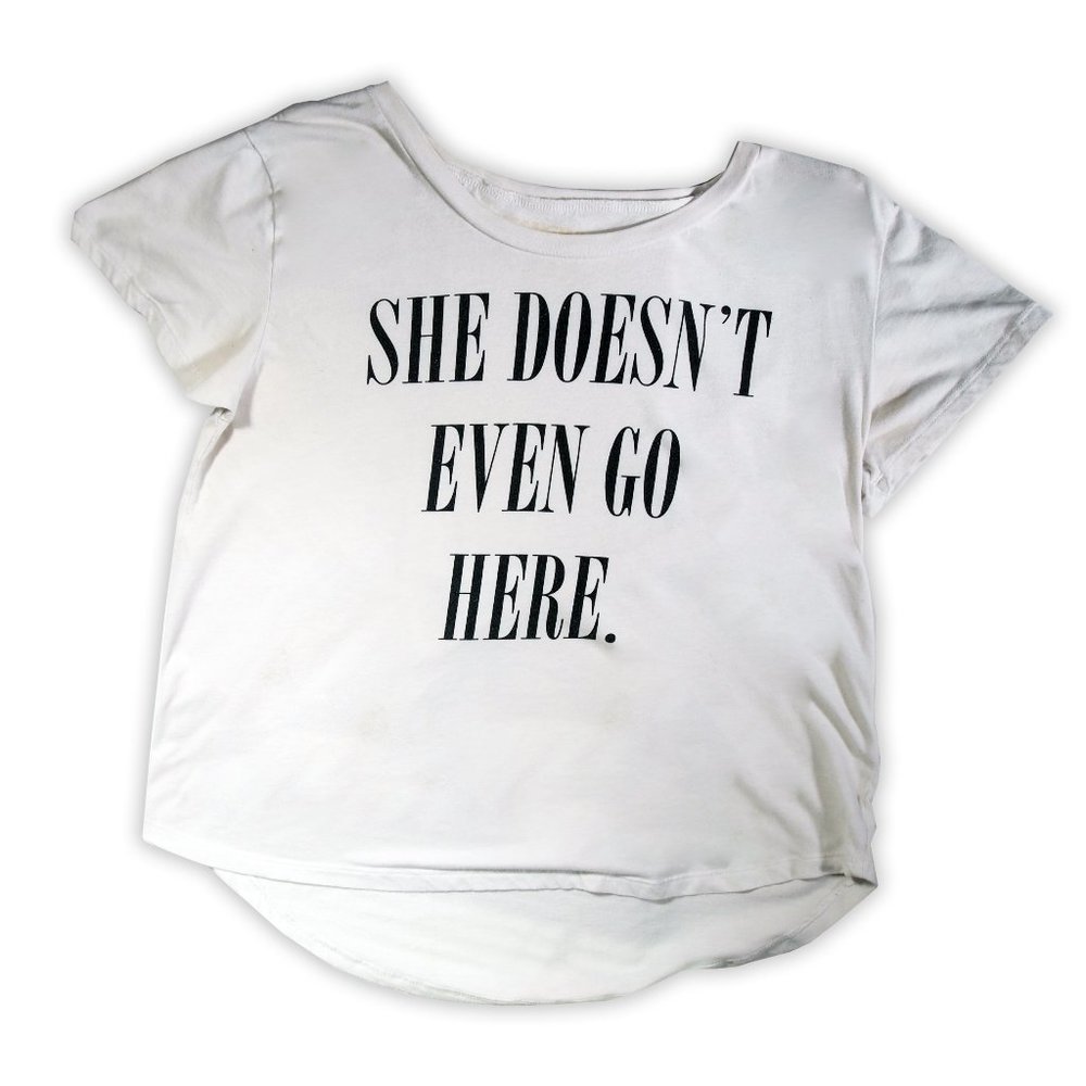 She Doesn't Even Go Here, White T-shirt, Ladies Size XL, Mean Girls Movie